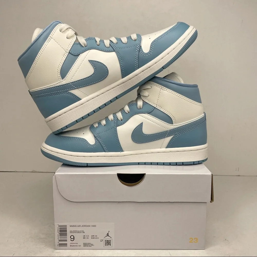 Nike Air Jordan 1 Retro Mid WMNS “UNC/University Blue” NEW 2022 - Picture 3 of 4